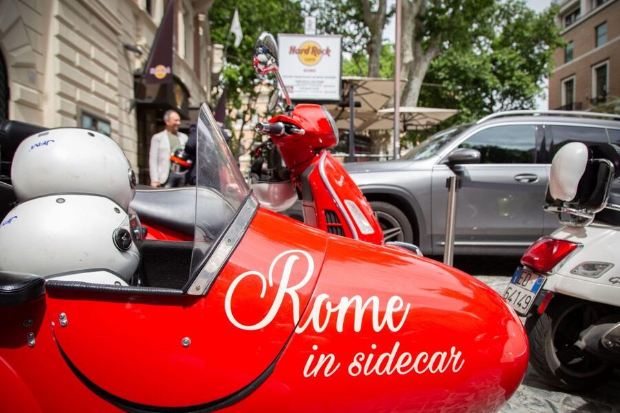 Afternoon Vespa Sidecar Tour with Gourmet Gelato Stop - Piazza Venezia to the Colosseum: the finale with maximum wow