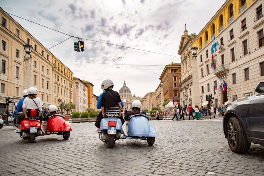 Afternoon Vespa Sidecar Tour with Gourmet Gelato Stop - Your 3-hour route, Quirinale to the Colosseum finish