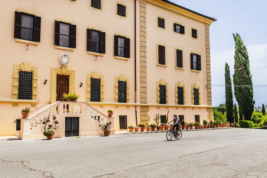 Appia Antica: Full Day Bike Rental with Customizable Routes - Food, water, and bathroom reality on the ride