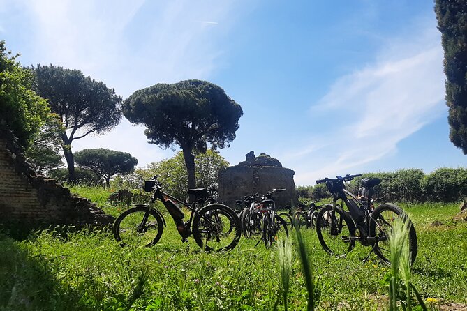 Appian Way Aqueducts Bike Tour (Catacombs & Lunch Option) - Roma STARBIKE meetup and e-bike setup near the Colosseum
