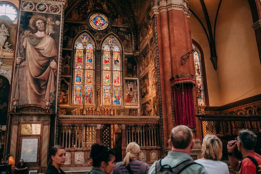Bologna: Small-Group Tour with the Historic Archiginnasio - Piazza Maggiore: San Petronio and Neptune, your “start here” moment