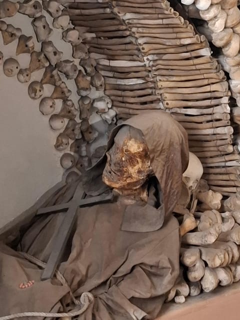 Bone Crypts & S. Clemente ENGLISH tour - tickets included - Small Group Size and Pacing: Why It Feels More Human