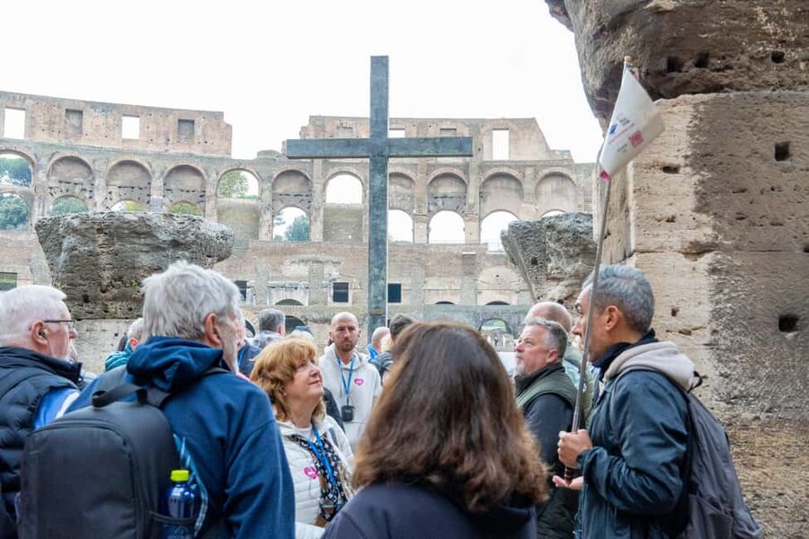 Colosseum Guided Tour: Hotel Transport included - Hotel Pickup and Colle Oppio Park Meeting Point