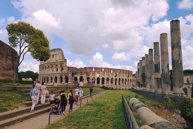 Colosseum, Palatine Hill and Roman Forum with Guided Tour - Group size, radios, and why your guide matters more than you think