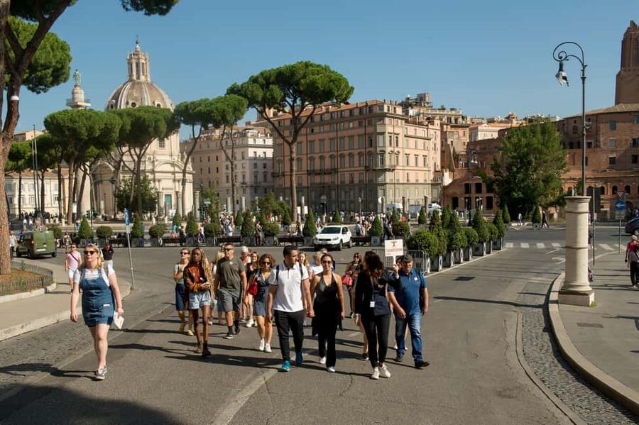 Colosseum & Roman Forum Semi-Private Guided Tour - Where the tour begins: Piazza Venezia and a quick Campidoglio orientation