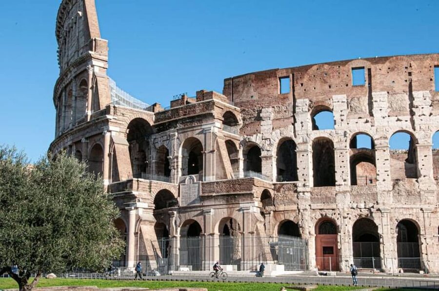 Colosseum with Arena, Forum, & Palatine Hill with Audioguide - How the audio guide app shapes your visit