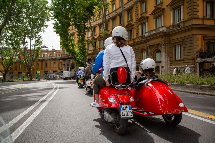 Evening Vespa Sidecar Tour with Gourmet Pizza Tasting - Your 3-hour route: from Quirinale to the Colosseum at night