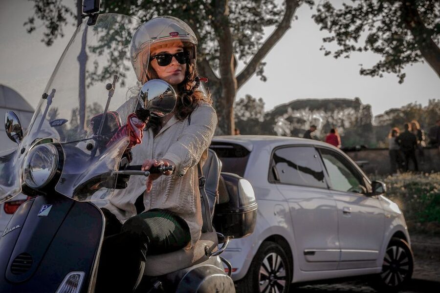 Exclusive Rome Vespa Tour with Professional Photographer - Safety equipment and first-time scooter confidence
