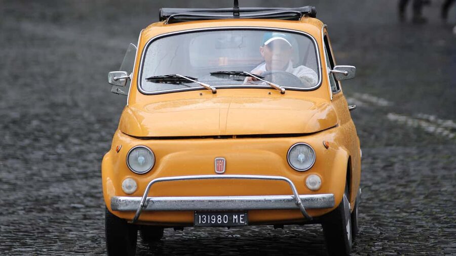 Fiat Cinquecento Vintage Rome City & Photo Tour - Colosseo photo time, with professional guidance built in