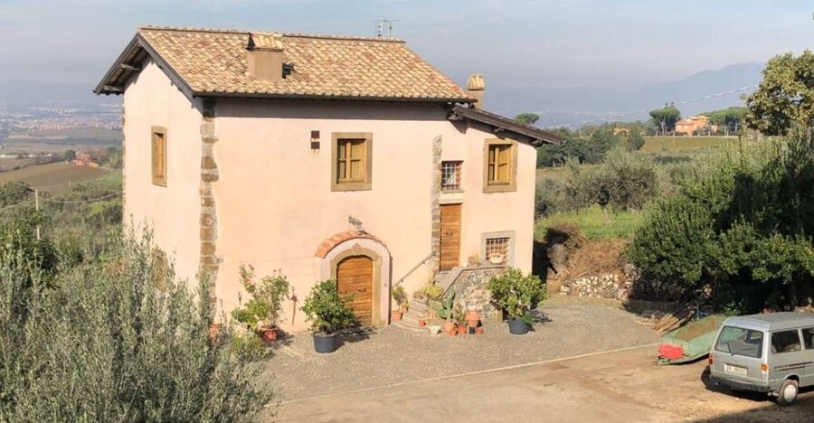 Frascati Wine Road from Rome: Tasting & Lunch - The winery stop at a 16th-century farmhouse