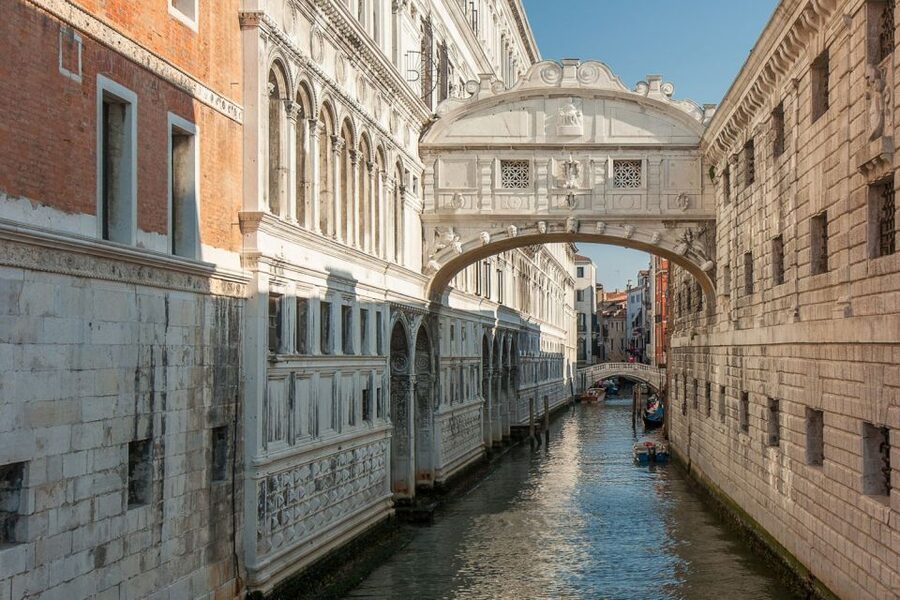 From Rome: Day Trip to Venice by High-Speed Train - High speed train comfort, plus how the headsets help