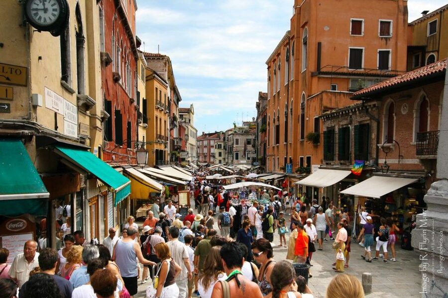 From Rome: Day Trip to Venice by High-Speed Train - Arriving in Venice and using the waterbus like a pro