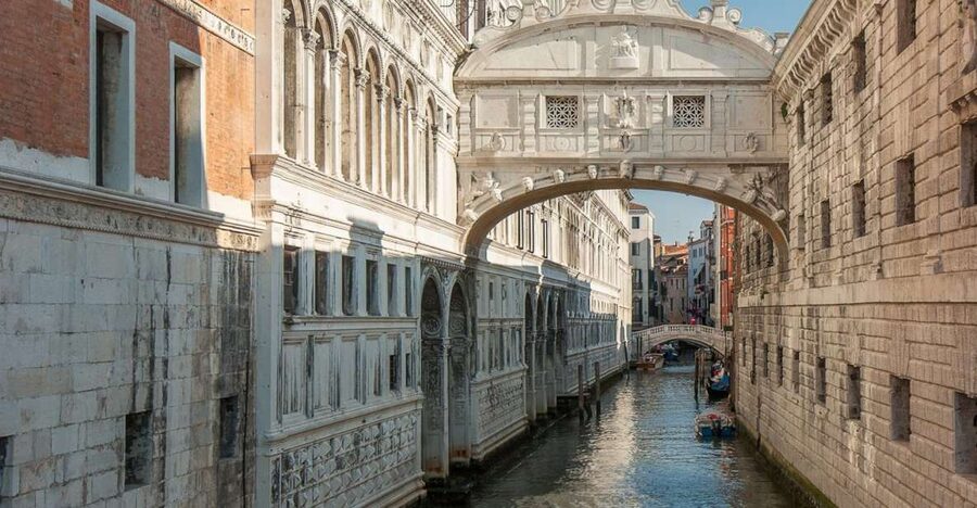 From Rome: Day Trip to Venice by High-Speed Train - That self-guided free time: shopping, lanes, and a plan B