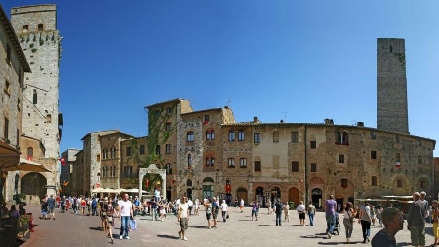 From Rome: Florence & Tuscany Day Tour by High-Speed Train - Family-run Tuscan winery lunch and tasting: DOCG basics, olive oil pairings, and the meal that matters