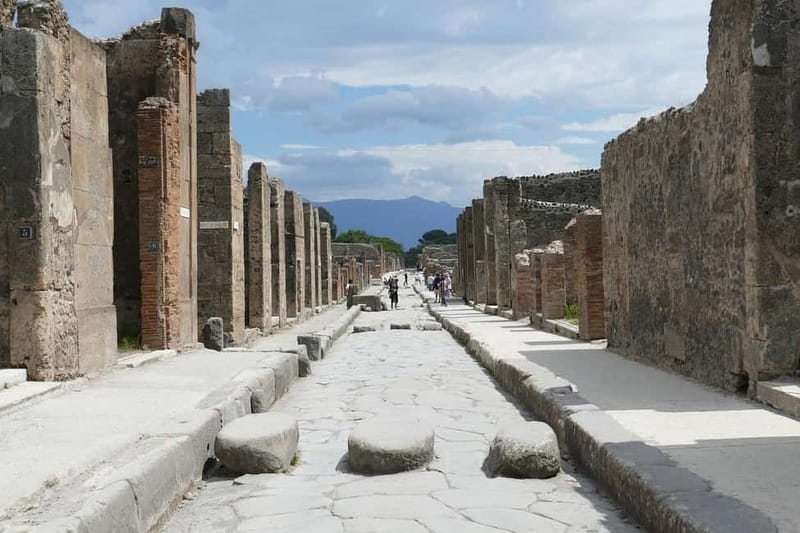 From Rome: Pompeii and Vesuvio Guided Day Trip with Lunch - What to pack for Pompeii and a mountain viewpoint