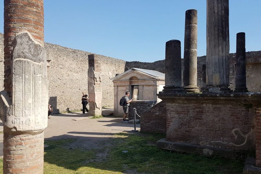 From Rome: Pompeii & Naples Small-Group Day Tour with Lunch - Getting out of Rome: the small-group van, timing, and break stops