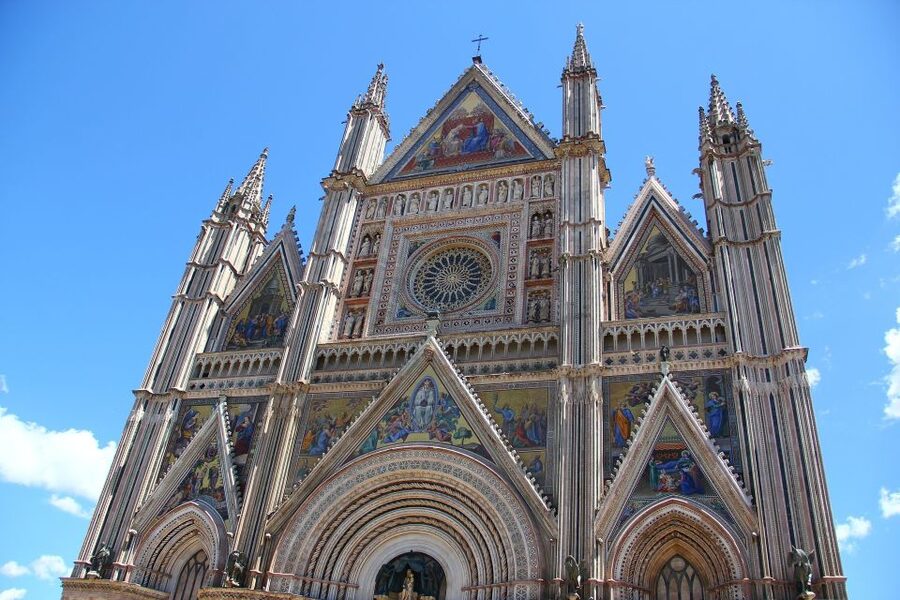 From Rome: Umbria, Assisi and Orvieto Day Tour - Why Assisi and Orvieto feel like a different Italy than Rome