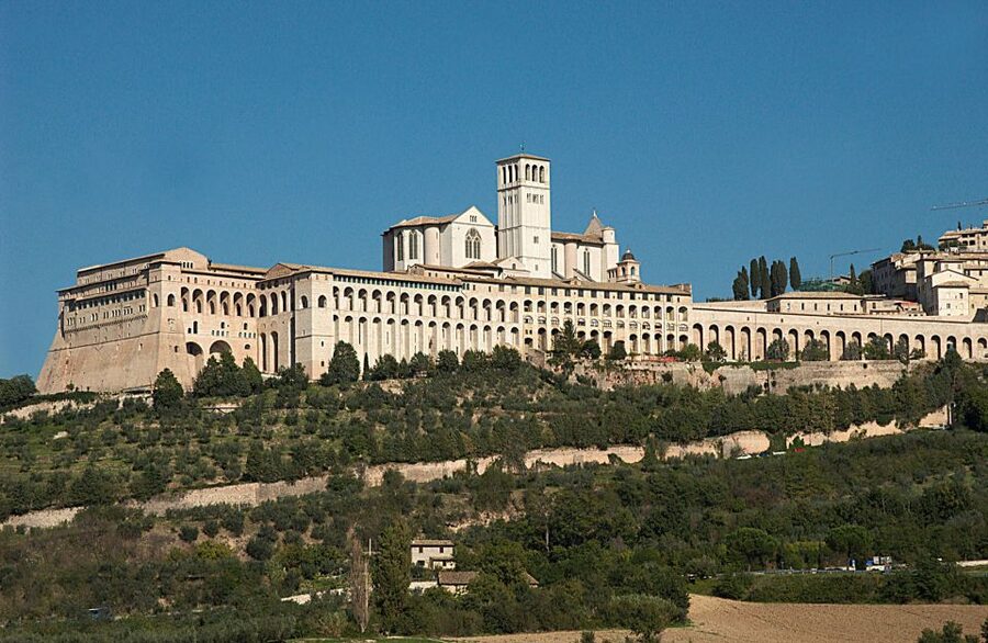 From Rome: Umbria, Assisi and Orvieto Day Tour - Lunch in Assisi: plan for a paid meal during the break