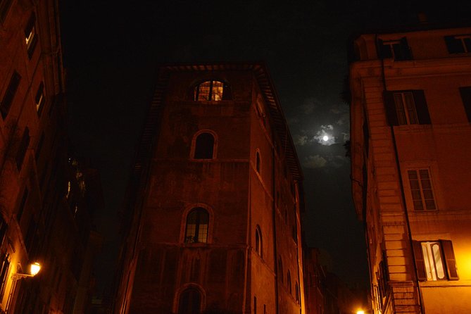 Haunted Rome Ghost Tour - The Original - A street tied to pope mistresses: scandal, privacy, and stone