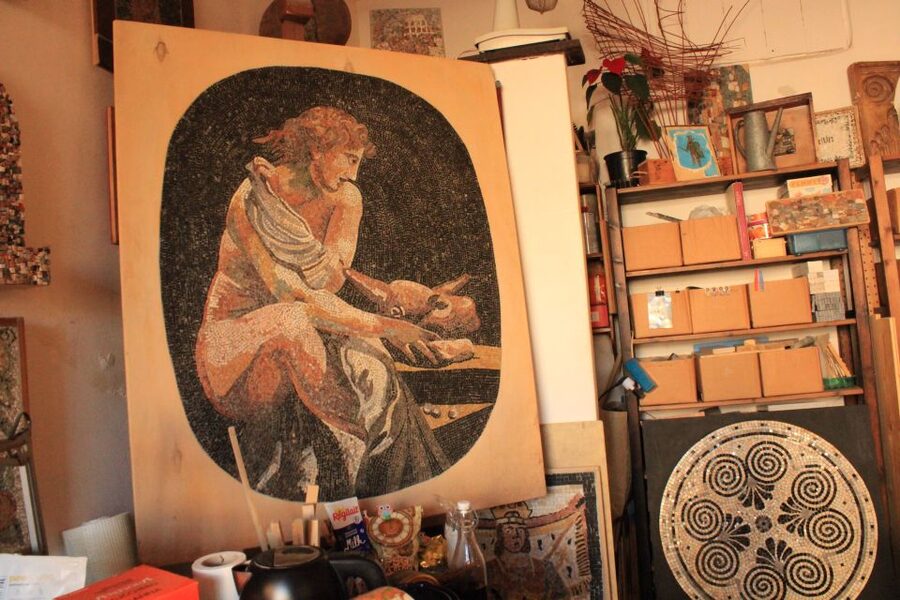 Mosaic-Making Workshop in Rome's Trastevere - Nadia and the Materials: How the Class Really Runs