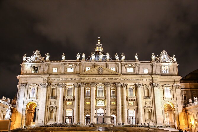 Night Tour of Rome with Local Pizza Dinner and Gelato Experience - The escort style: how much explaining you’ll actually get