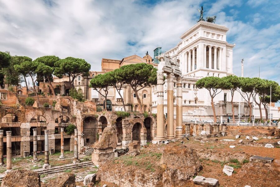 Palatine Hill and Roman Forum Tour with Fast-Track Entrance - Temple of Julius Caesar, and the gravity of power