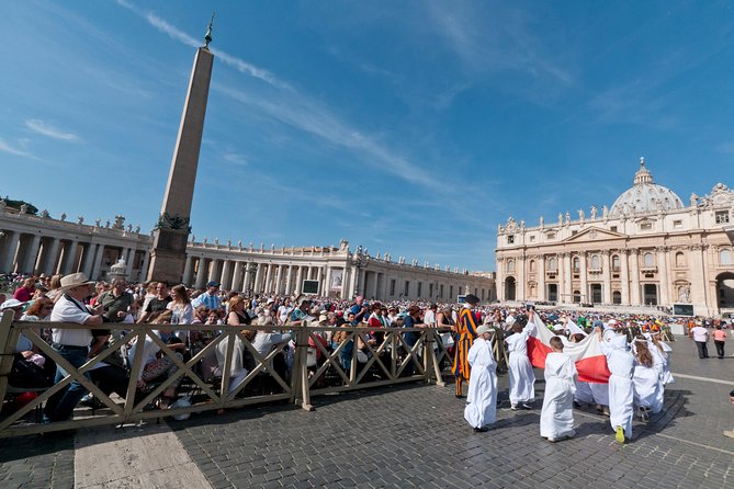 Papal Audience with Pope Leo XIV and Expert Local Guide - The Crowd Reality: Heat, Rain, and What to Bring
