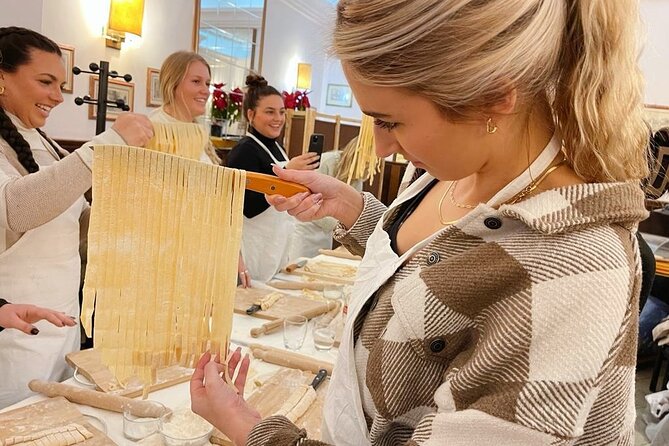 Pasta Cooking Class in Rome - Fettuccine Class in Piazza Navona - What You’ll See While You Eat: Restaurant Views in Real Time