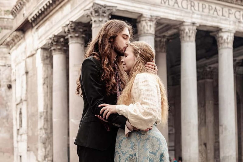 Photoshoot in Rome for couples - Stop 1: Trevi Fountain (Coin Toss Energy, Controlled Composition)