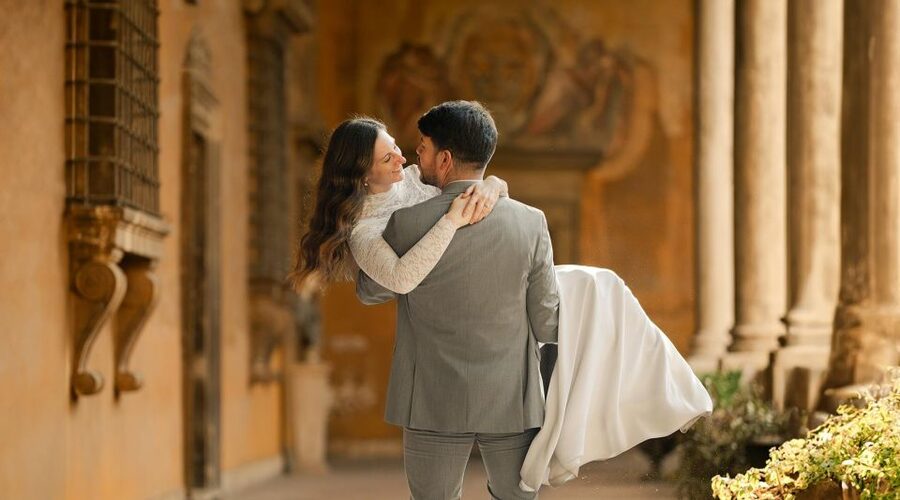 Photoshoot in Rome for couples - Stop 2: The Spanish Steps (Romance Looks Better With Timing)