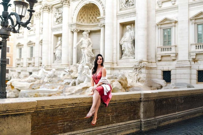 Photoshoot in Rome for couples - How the Photographer Shapes the Photos (Posing, Crowds, and Editing)
