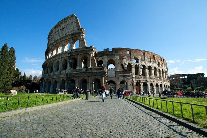 Private Rome Bike tour - Climbing toward the Pantheon, Rome’s oldest standing landmark