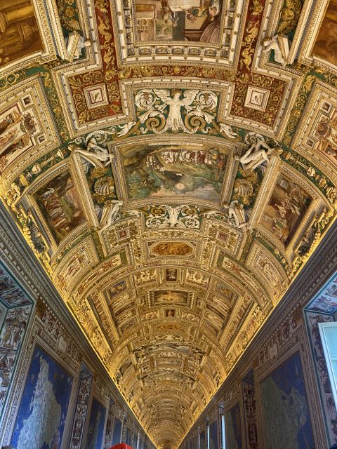 Roma Museo Vaticano y Capilla Sixtina Tour guiado - Skip-the-line tickets and headsets, why that is worth paying for