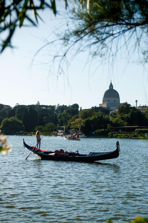 Roma: The one and only Roma Gondola tours on the lake! - The 30-Minute Gondola Ride: What You Actually Do