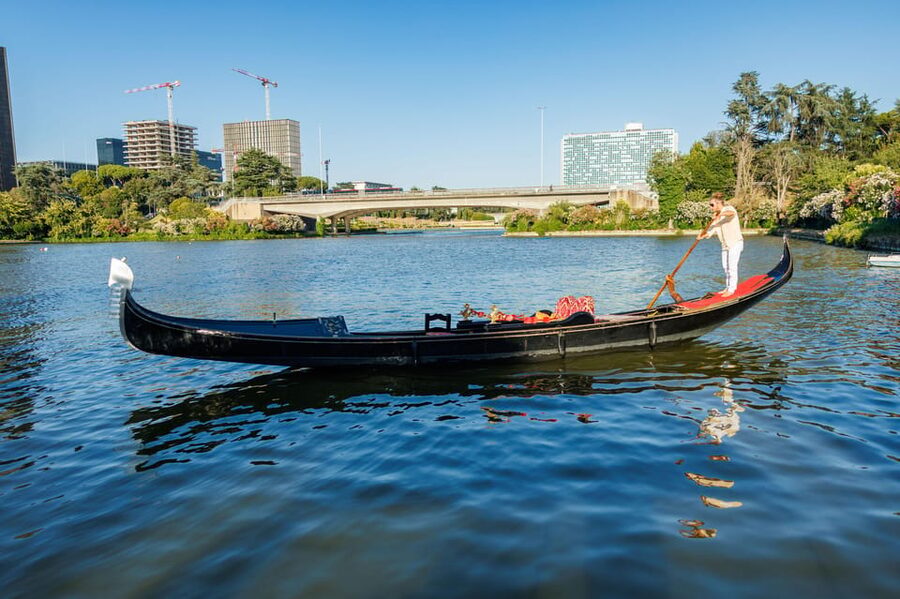 Roma: The one and only Roma Gondola tours on the lake! - Aperitif on Board: How to Budget for Drinks