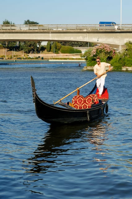 Roma: The one and only Roma Gondola tours on the lake! - Language and Communication: You Might Hear Italian