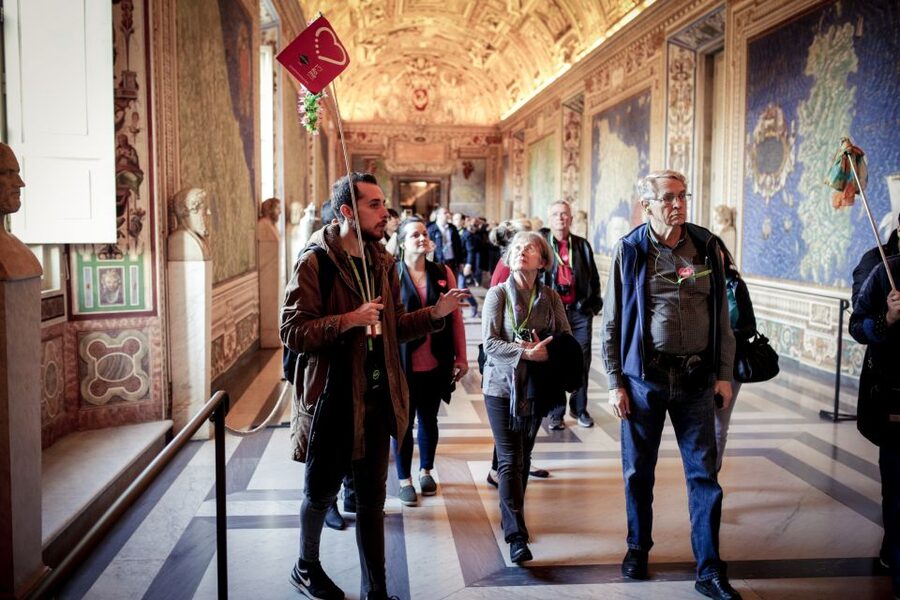 Rome: 1 Day Vatican & Colosseum Tour - Entering the Colosseum: what makes the visit worth a guided day