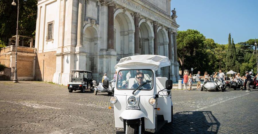 Rome: 2-Hour Vip Tuk-tuk tour with Hotel Pickup and Prosecco - Private guide flexibility: how the route adapts to what you care about