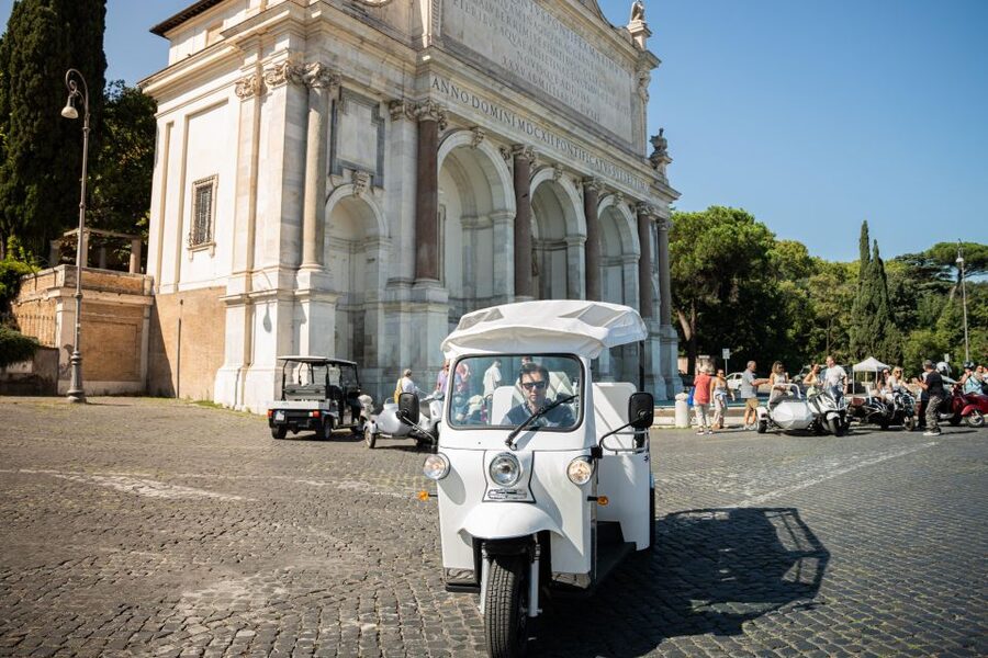 Rome: 2-Hour Vip Tuk-tuk tour with Hotel Pickup and Prosecco - Colosseum area drive: seeing the icon without losing the day
