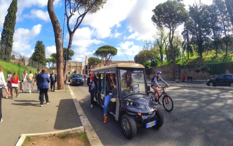 Rome: 3-Hour Panoramic Luxury Golf Cart Tour - Meeting by the Colosseum: what the start feels like