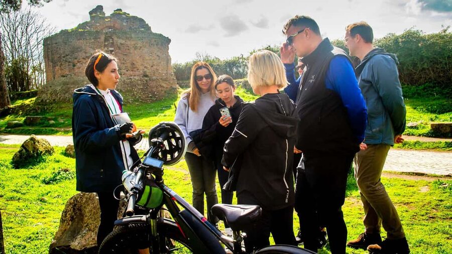 Rome: Appian Way Aqueducts Bike Tour (UPG Catacombs & Lunch) - Catacombs of St. Callixtus option: when to choose the longer 5-hour tour