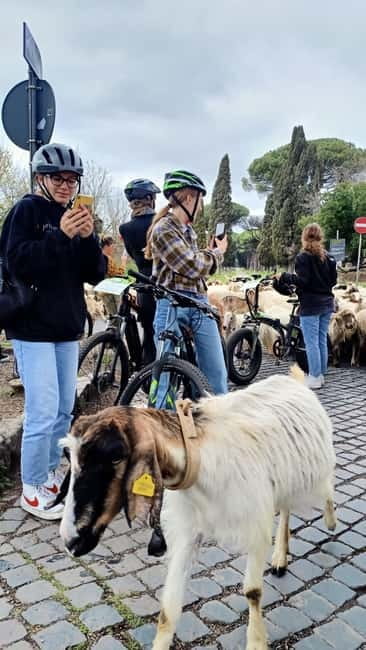 Rome: Appian Way, Aqueducts, & Catacombs E-Bike Guided Tour - Riding Via Appia Antica, 70 minutes on real ancient cobblestones