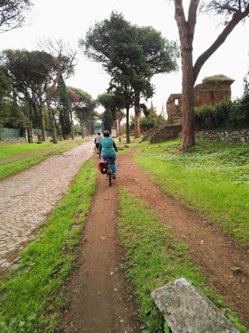 Rome: Appian Way & Catacomb Sunset E-bike Tour with Aperitif - Villa di Massenzio and Cecilia Metella: why these quick stops matter
