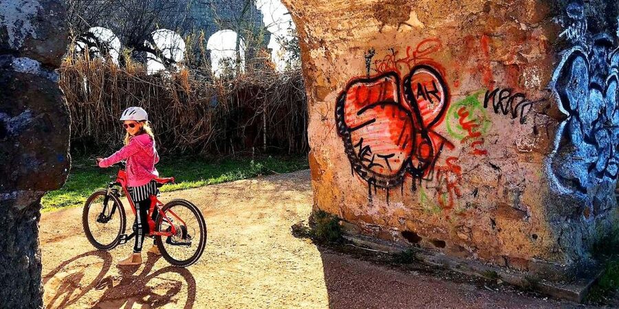 Rome: Appian Way & Catacomb Sunset E-bike Tour with Aperitif - Getting started: meeting at Circo Massimo and settling into the ride