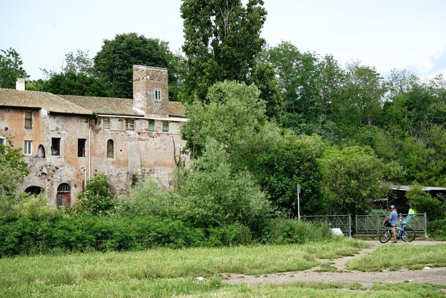 Rome: Appian Way, Catacombs & Roman Aqueducts Top EBike Tour - Key things that make this Rome e-bike tour work