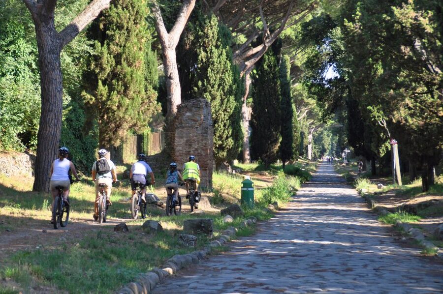 Rome: Appian Way, Catacombs & Roman Aqueducts Top EBike Tour - Catacombs of Rome: underground history that is only for the 6-hour group
