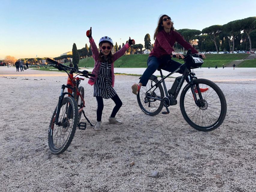 Rome: Appian Way E-Bike Tour Catacombs, Aqueducts & Picnic - Photo stop at the Tomb of Cecilia Metella: short, but worth it