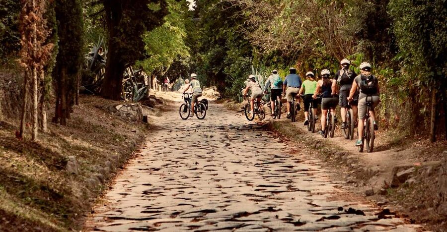 Rome: Appian Way & Roman Aqueducts Guided E-Bike Tour - Getting to Via Labicana 49 and what the start feels like