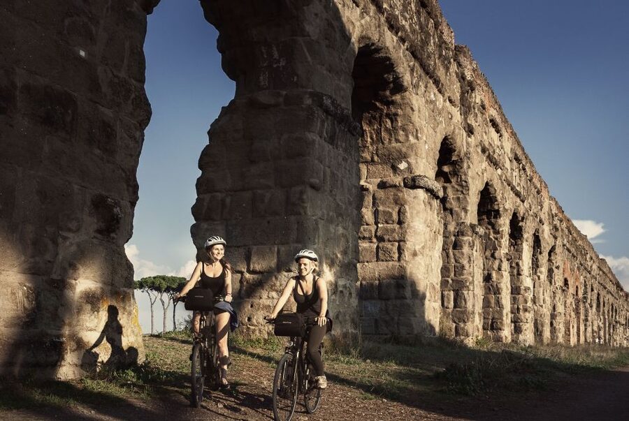 Rome: Appian Way & Roman Aqueducts Guided E-Bike Tour - Aurelian Walls and Catacombs: the urban-to-ancient transition