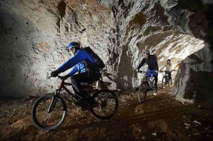 Rome: Appian Way Underground Catacombs Bike Tour with Lunch - Lunch on the morning tour, aperitif on the afternoon